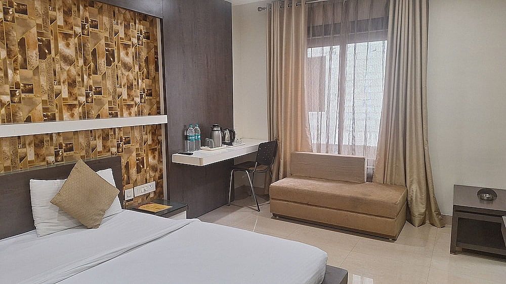  Hotel Alankar Palace Standard Room 11