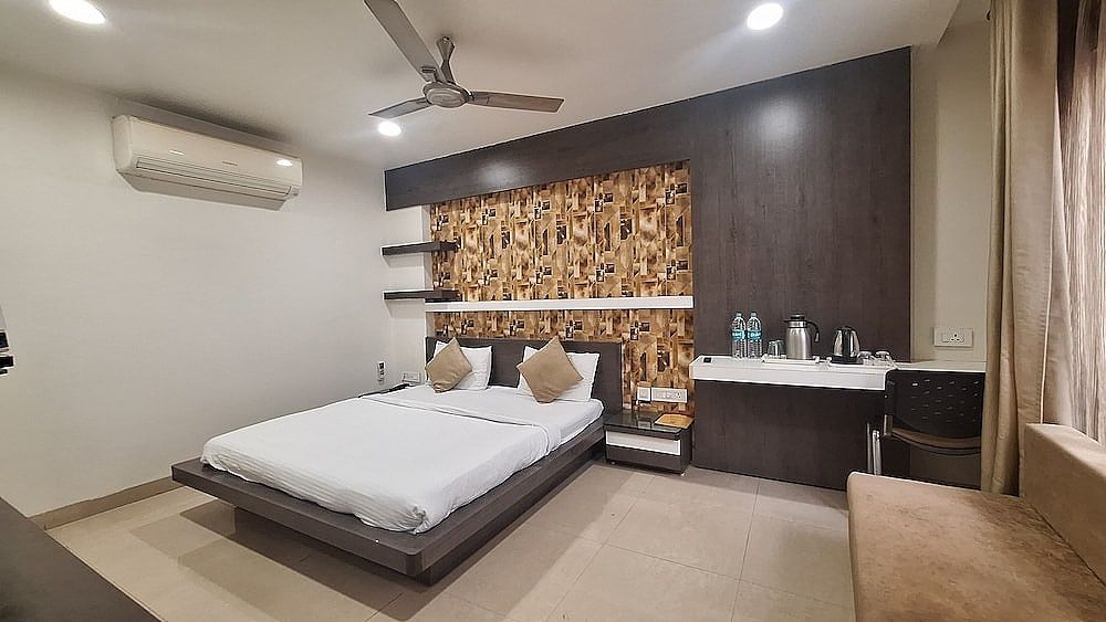  Hotel Alankar Palace Standard Room 3