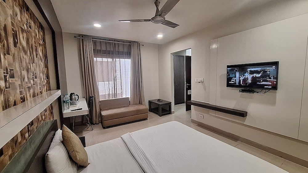  Hotel Alankar Palace Standard Room 4