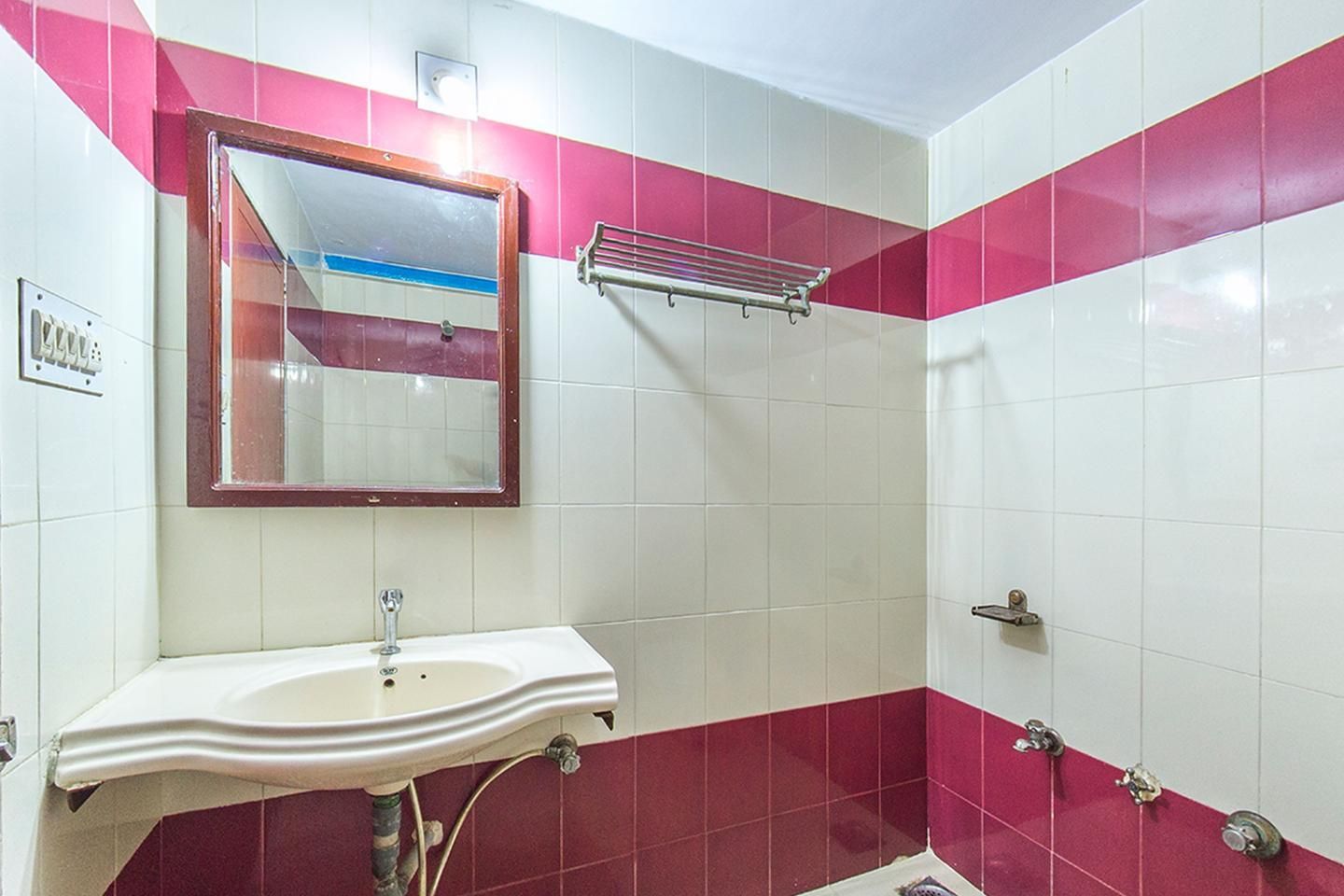 Hotel Rahi Inn Deluxe Non AC Room 4