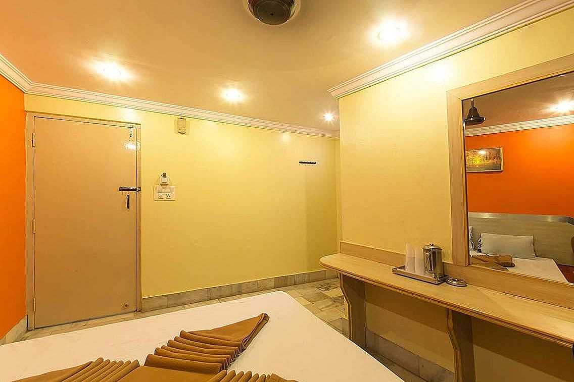 The Presidency Hotel Double Room Non AC 17