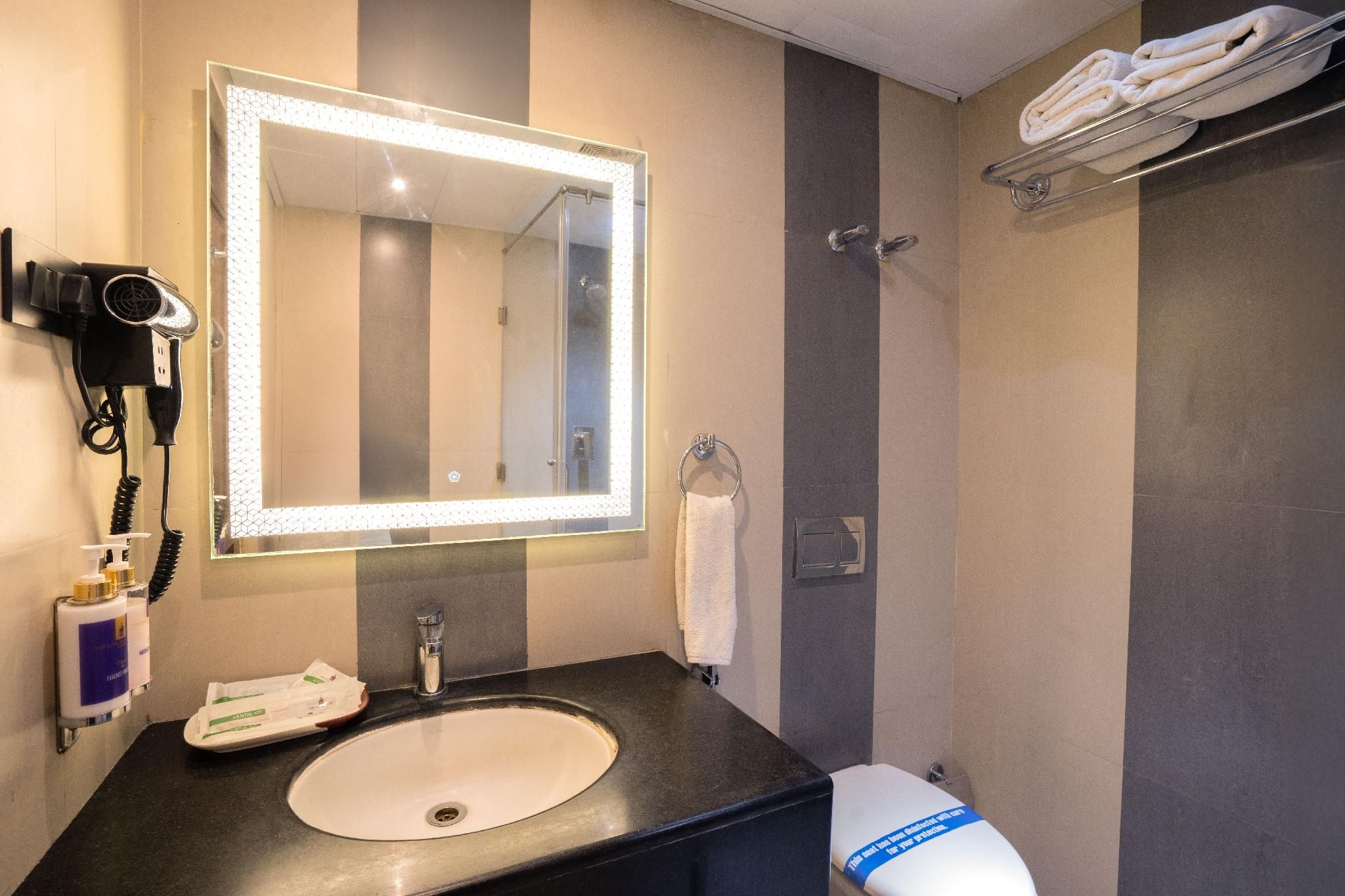 Park Avenue Hotel Premium Twin Room 2