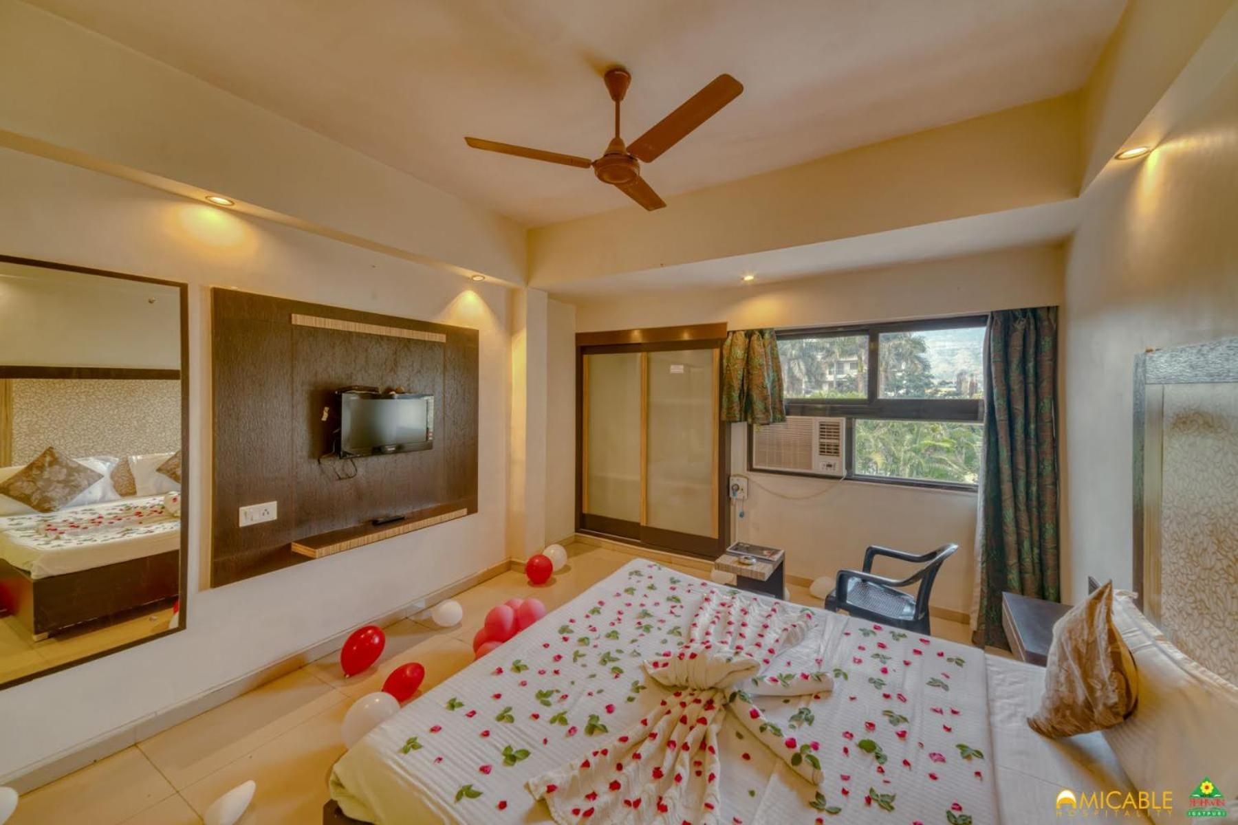 Hotel Ashwin Igatpuri, Pure Veg & Jain Food Deluxe A/C 14