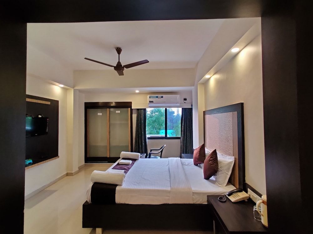 Hotel Ashwin Igatpuri, Pure Veg & Jain Food Deluxe A/C 10