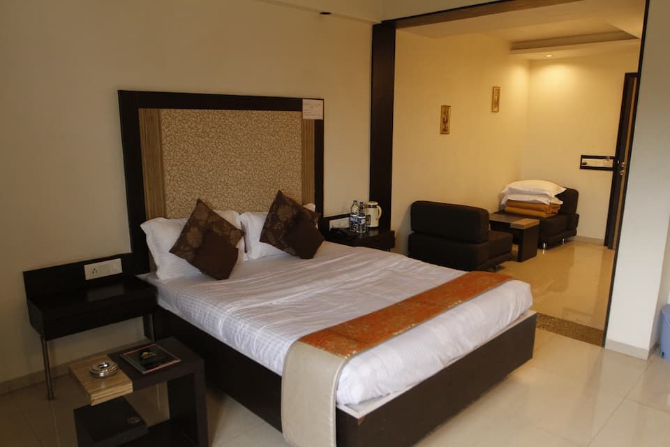 Hotel Ashwin Igatpuri, Pure Veg & Jain Food Deluxe A/C 4