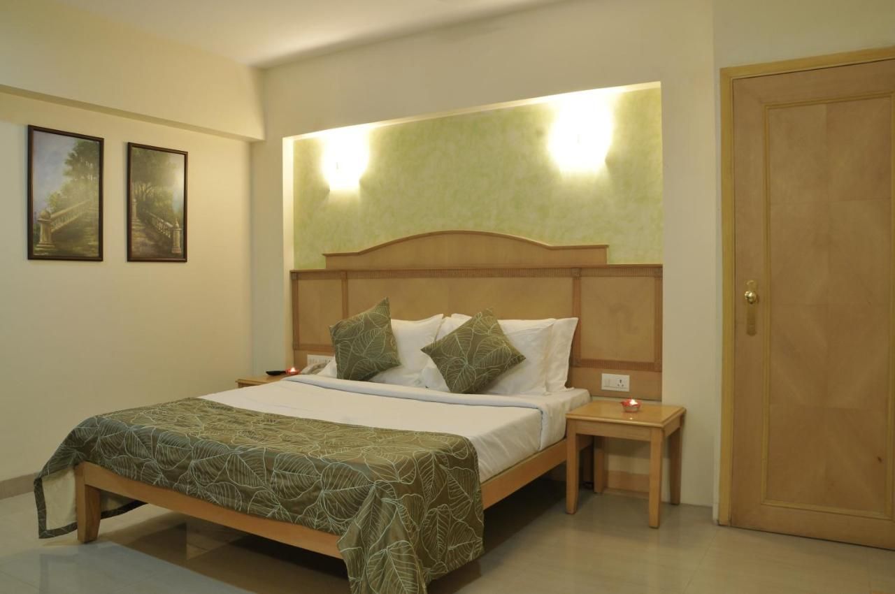 Hotel Abigail Regency Shirdi Deluxe Double Room