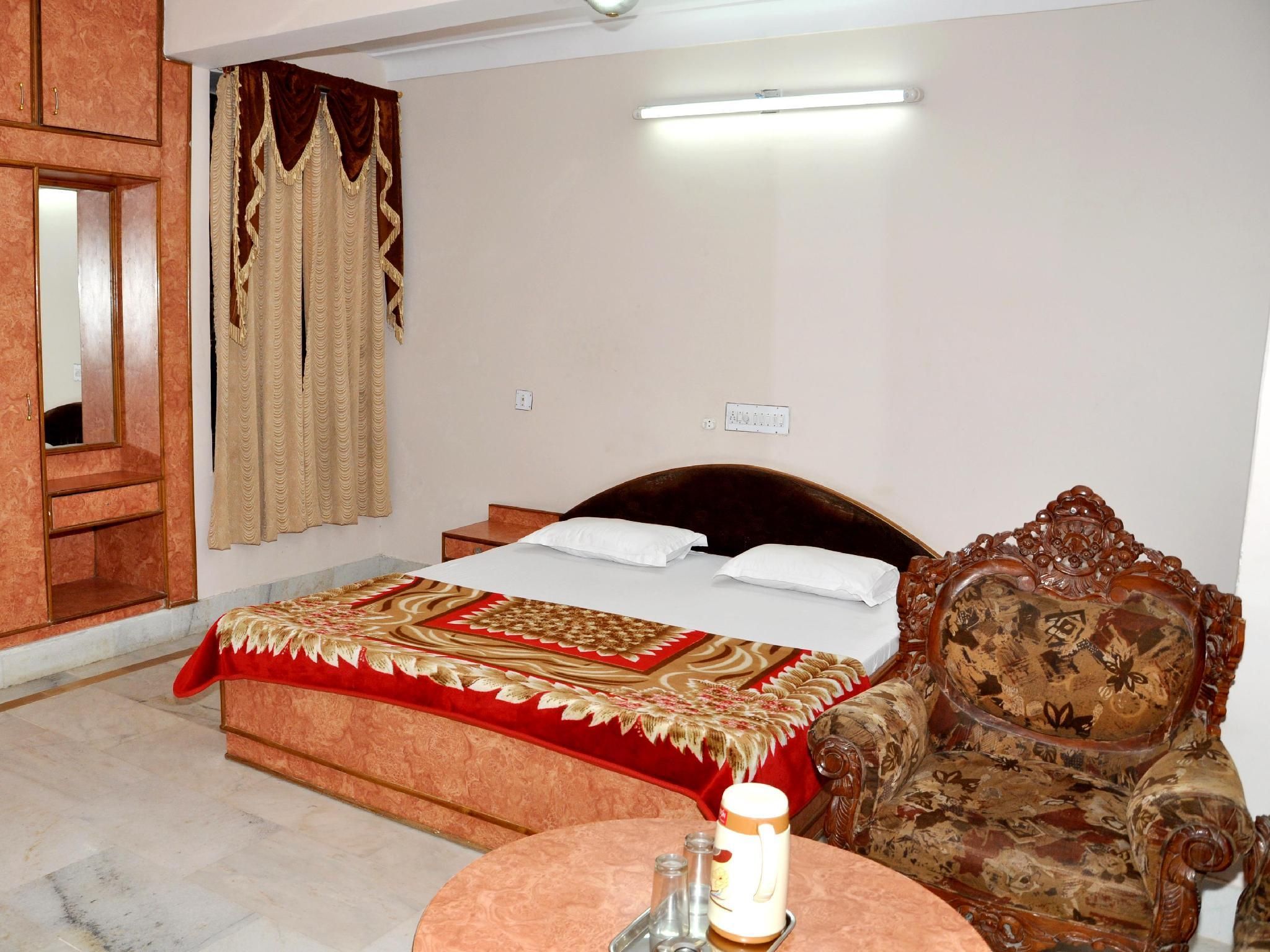 Kirti Plaza Deluxe Room 4