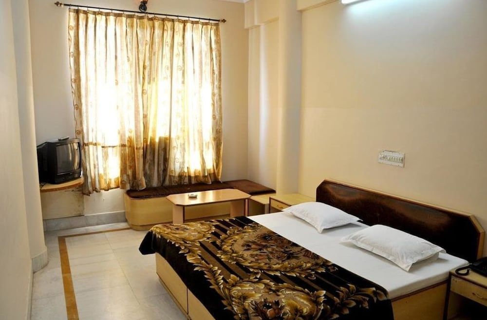 Kirti Plaza Deluxe Room 3