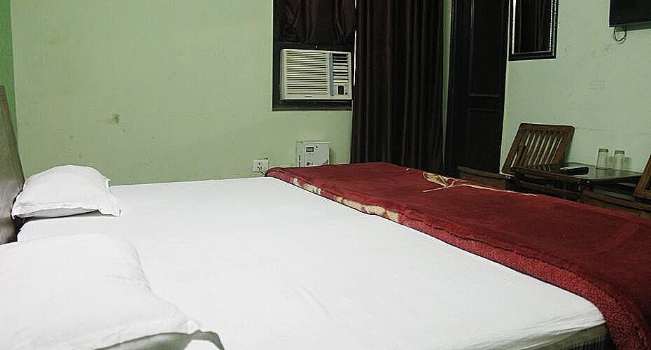 undefined Hotel Lucky Plaza 5