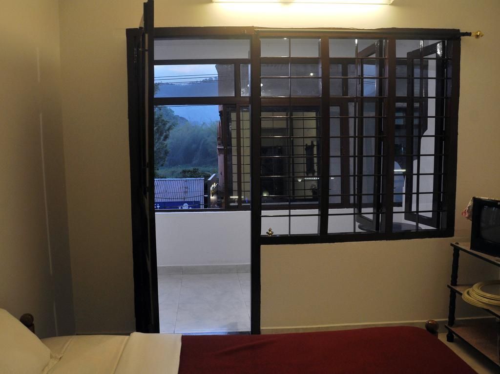 Quadiriya Palace Double Room with Balcony 3
