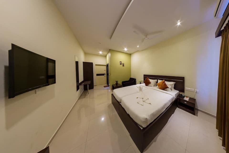 Hotel Somisetty landamark Suite Room 4