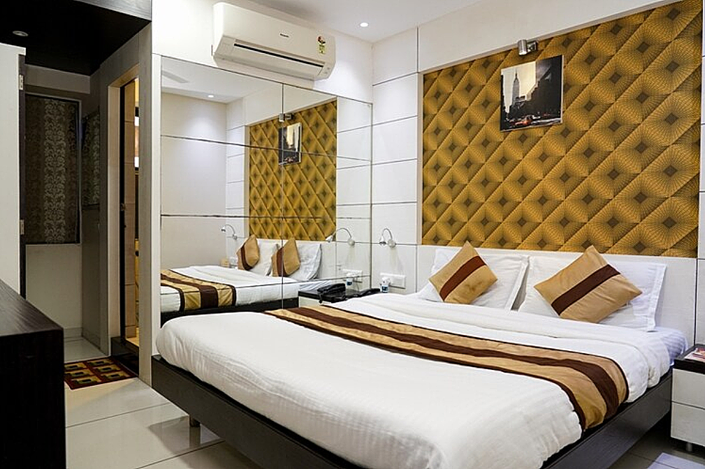 SUITE ROOM
