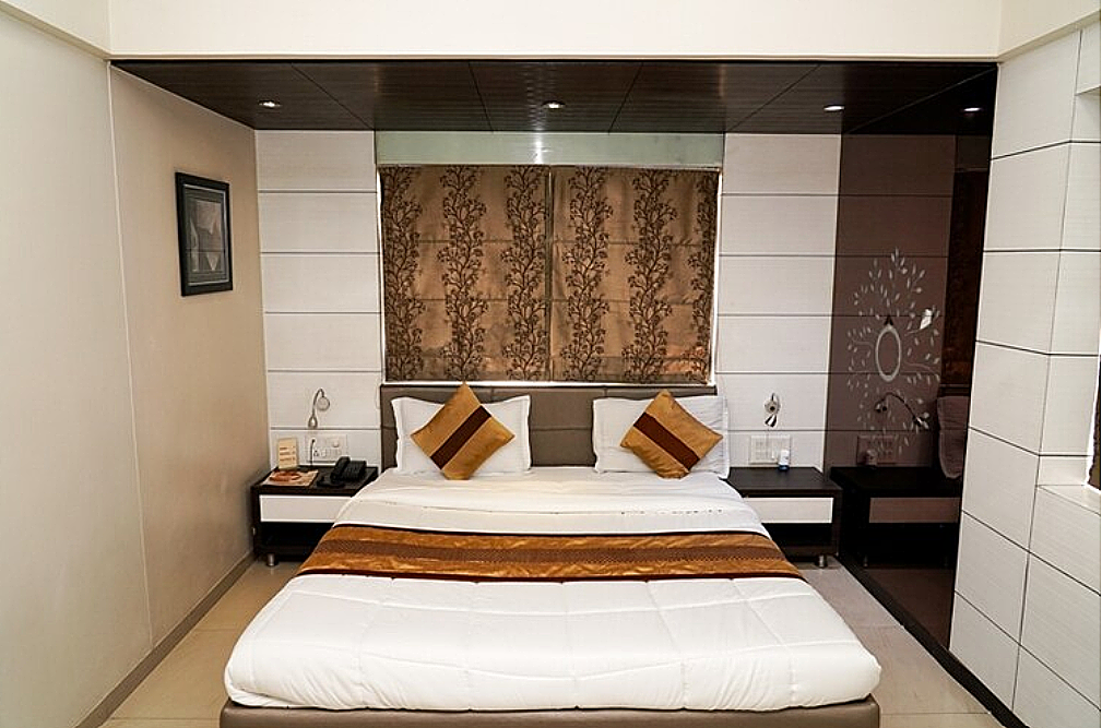 SUITE ROOM