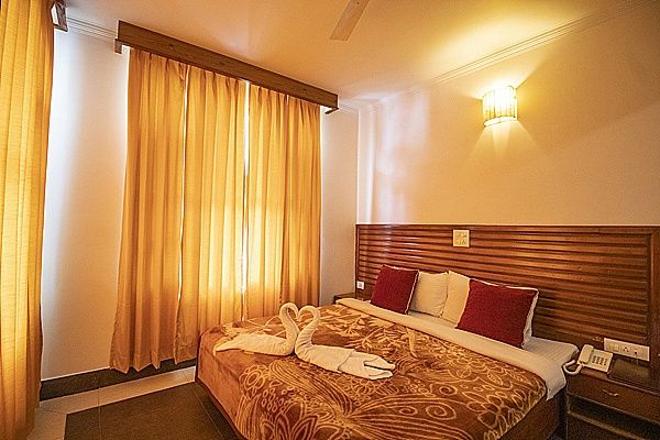 WOW STAYZ2 The Lodge Triund  Retreat 3