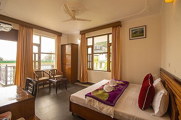 WOW STAYZ2 The Lodge NAMGYAL NEST 14