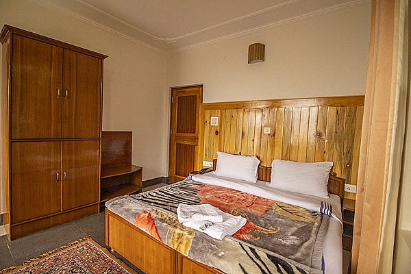 WOW STAYZ2 The Lodge NAMGYAL NEST