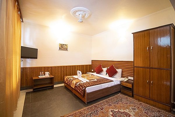WOW STAYZ2 The Lodge Triund  Retreat 8