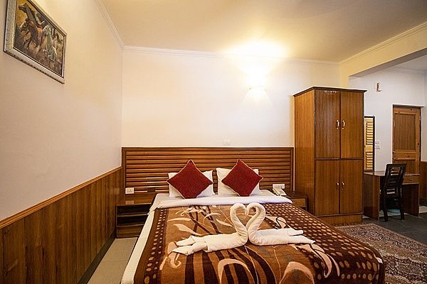 WOW STAYZ2 The Lodge Triund  Retreat 7