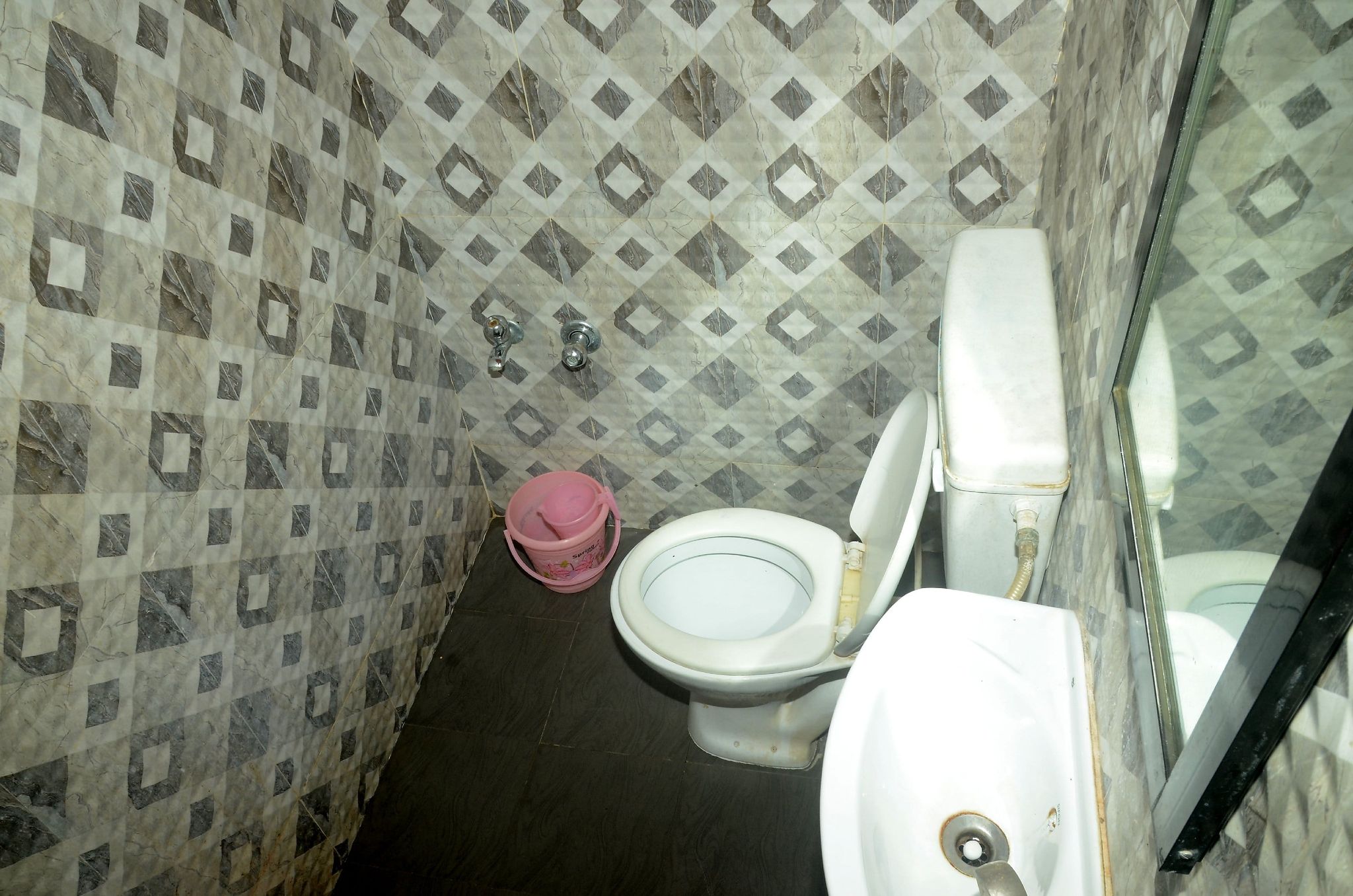 Hotel Sitara Somnath Deluxe Non AC Double Bed 3