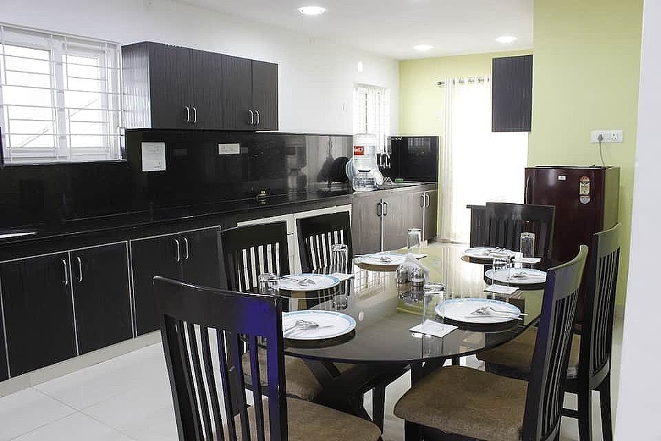 undefined iROOMZ Hotel Lake View Palace 4