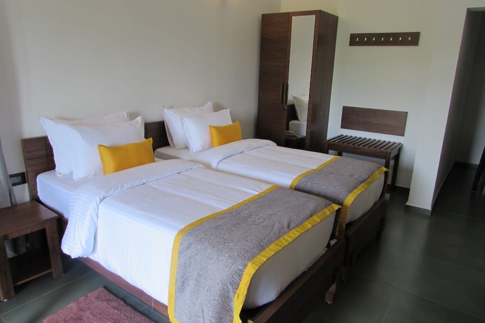 Falcon Crest Deluxe Two Bedroom Cottage 3