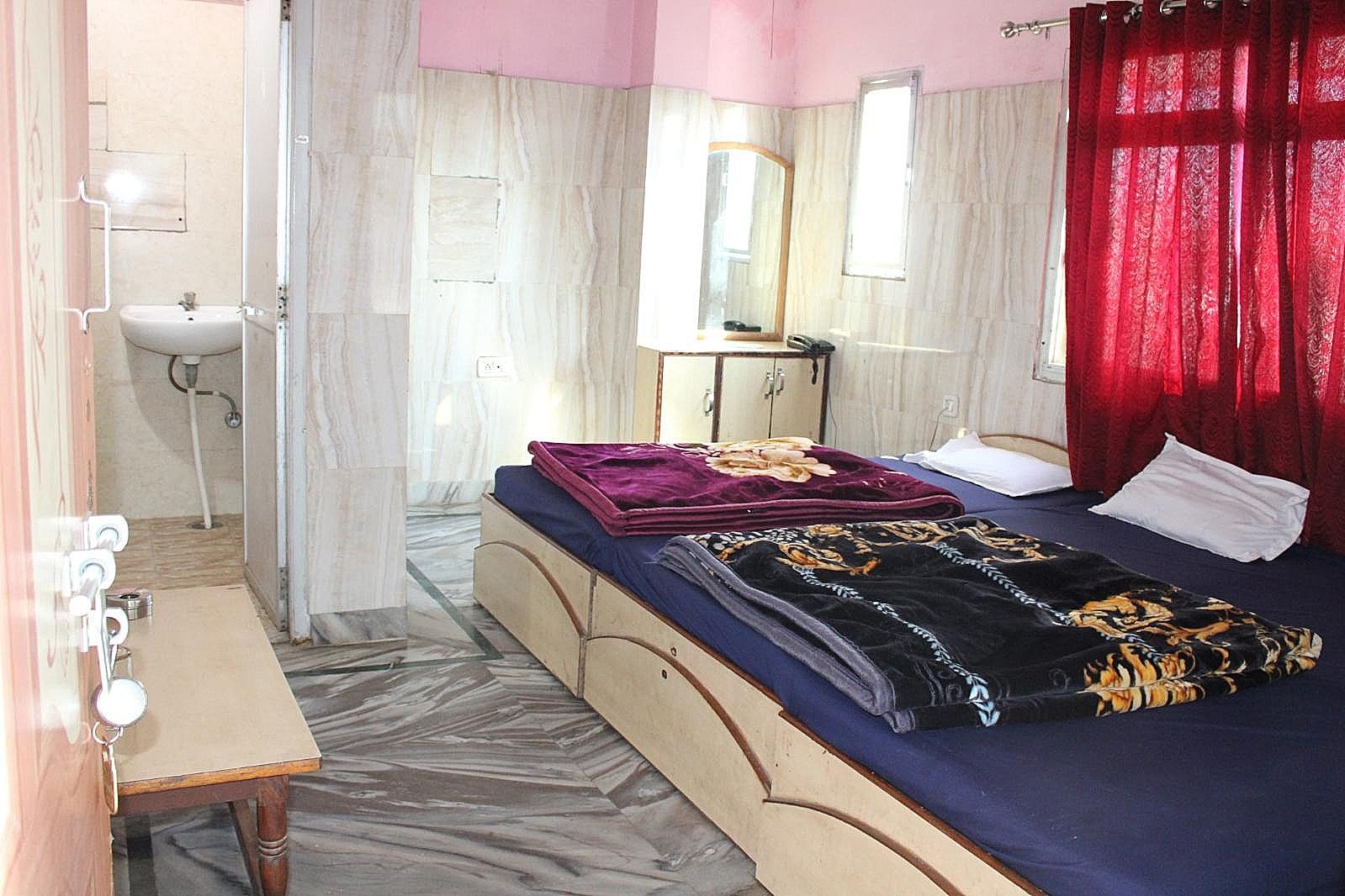 Double Bed Non Ac Room