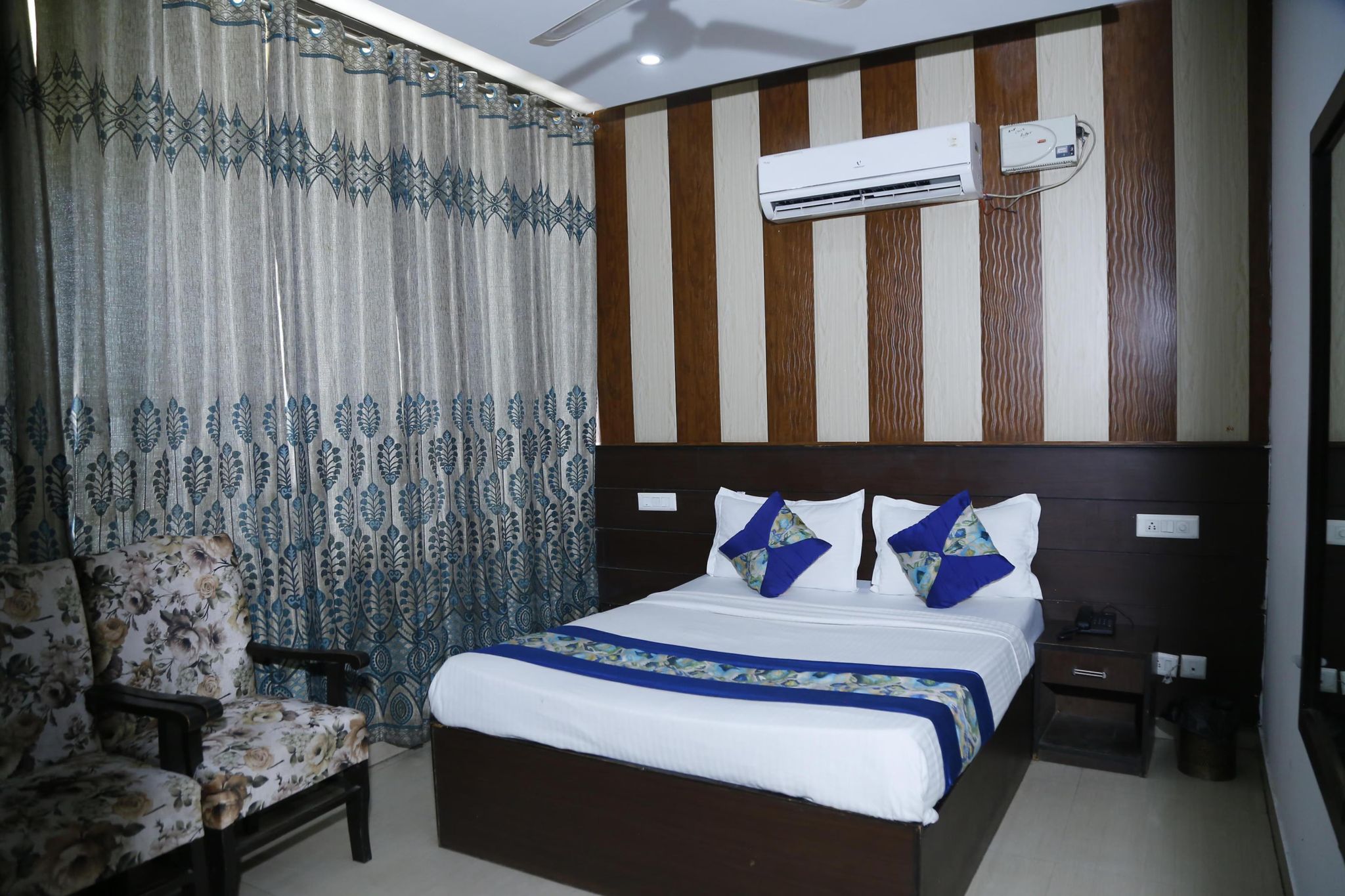 Hotel Royal Castle Deluxe Rooms 2