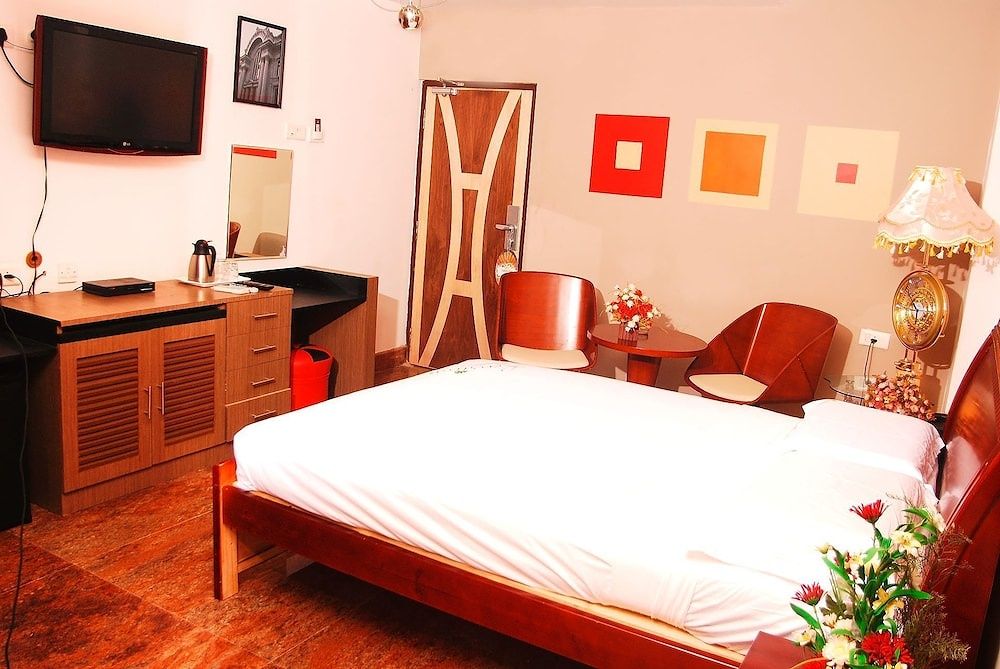 undefined The Retreat 10