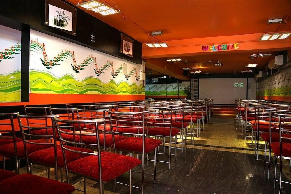 undefined The Retreat 4