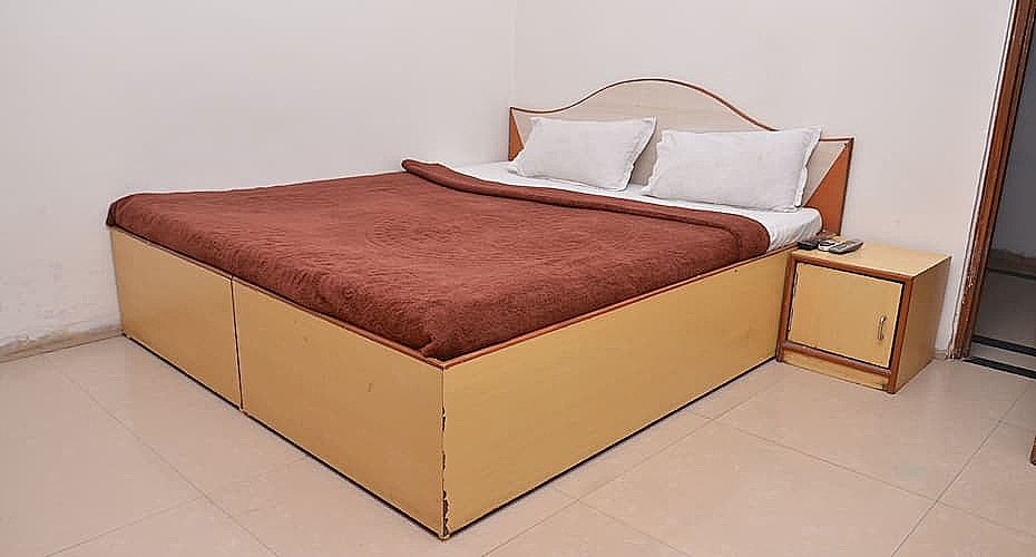 Deluxe Double Bedroom