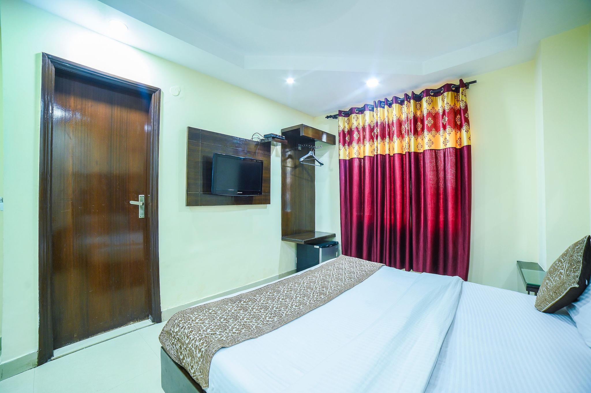 Hotel High 5 Land Deluxe Room 13
