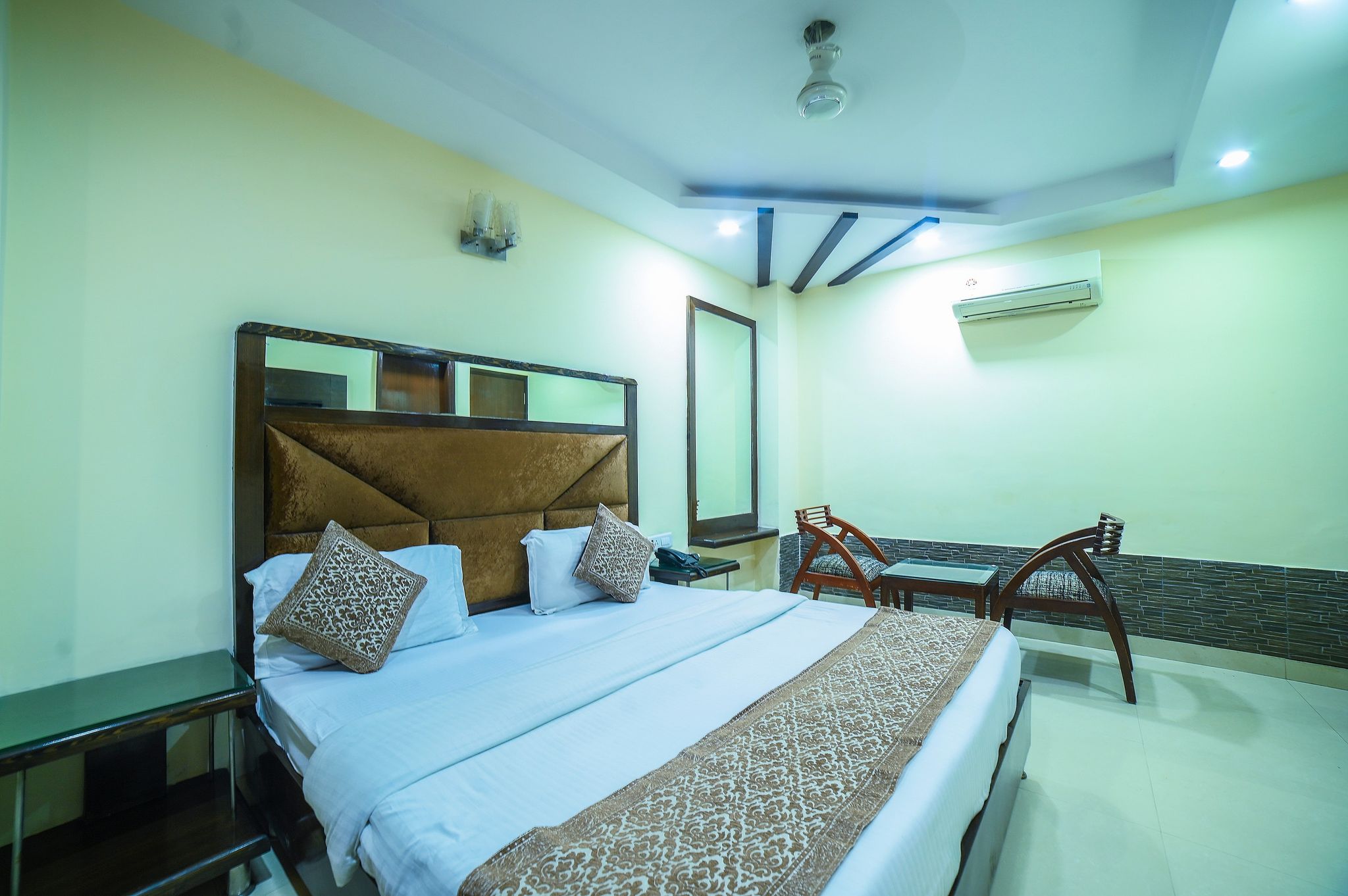 Hotel High 5 Land Deluxe Room 12