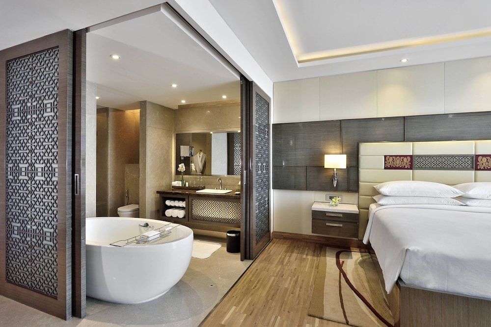 JW Marriott Mumbai Sahar Room, 2 Double Beds, Non Smoking, City View 7