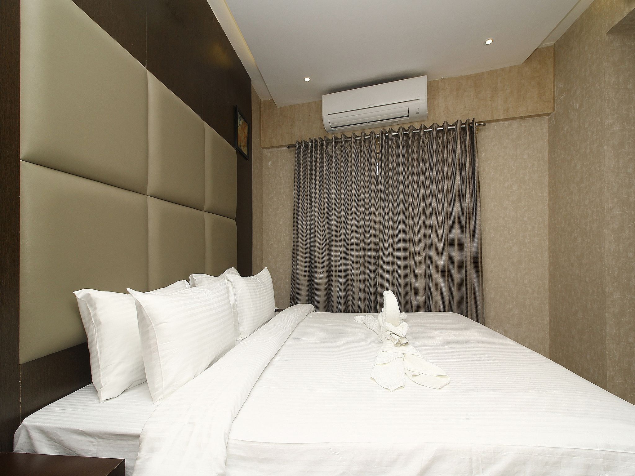 The Byke Business Signature (Bangalore) Super Deluxe King 14