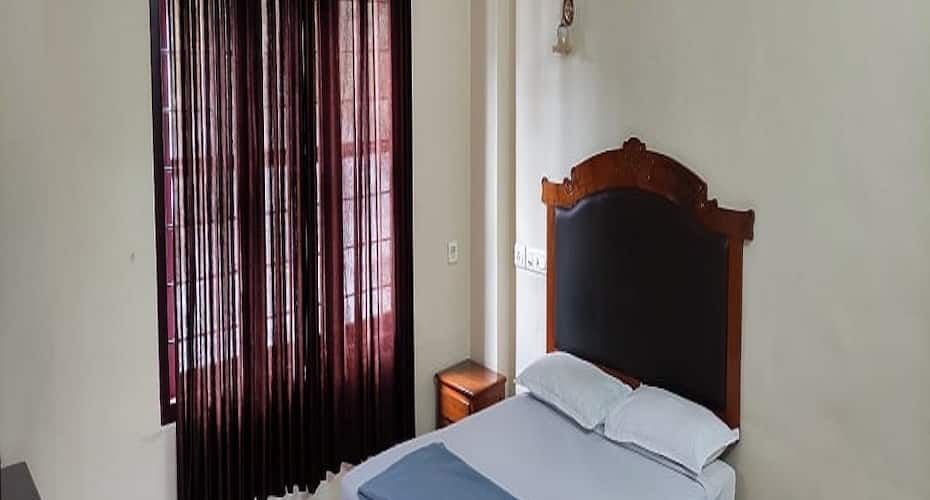 Sahari Hotel Deluxe AC