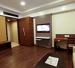 Fressotel Seetharam Tangerine Room 4