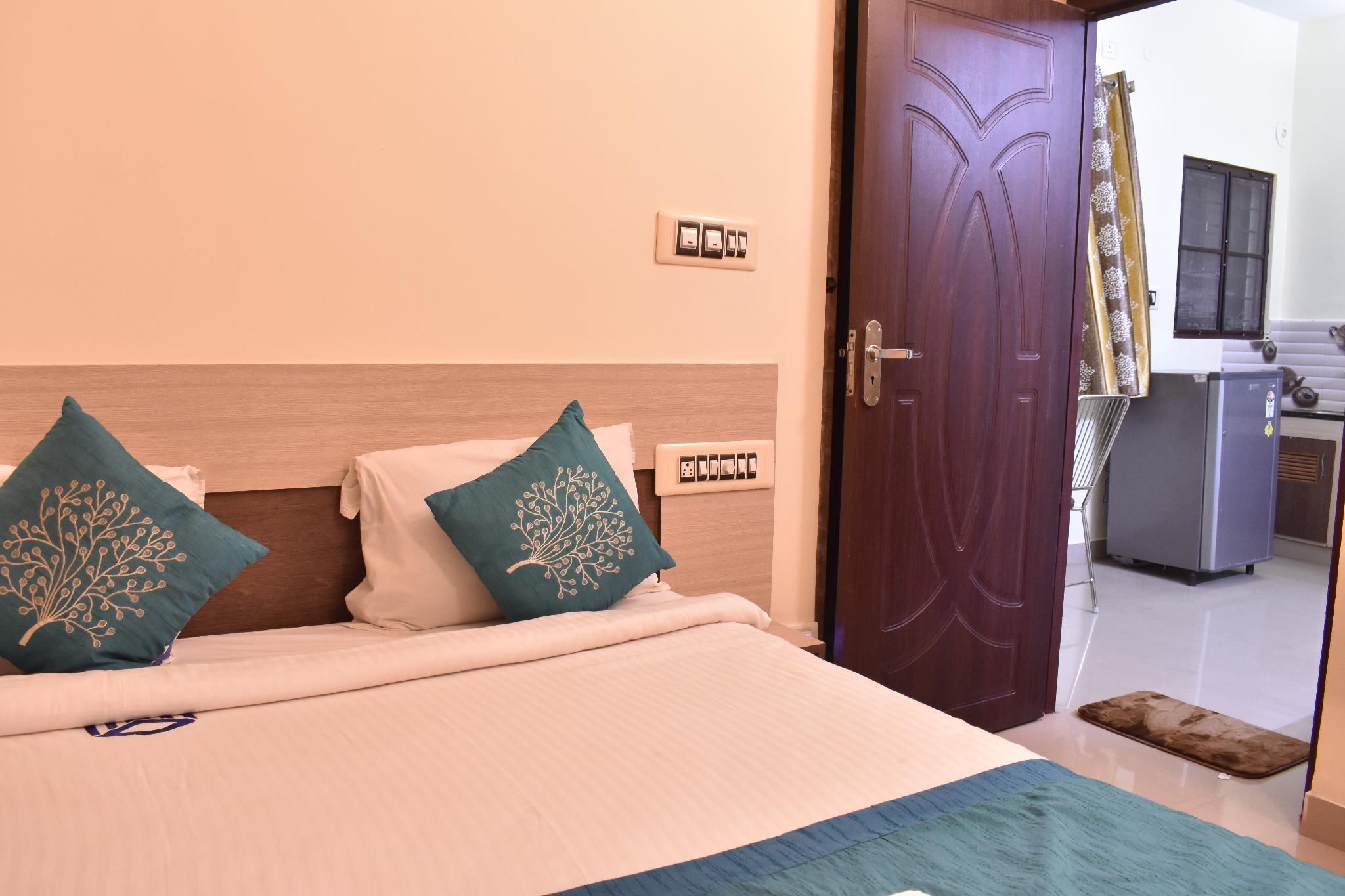 Standard Room - Queen