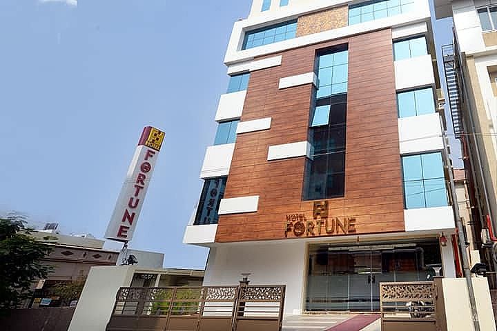 undefined Hotel The Fortune 8