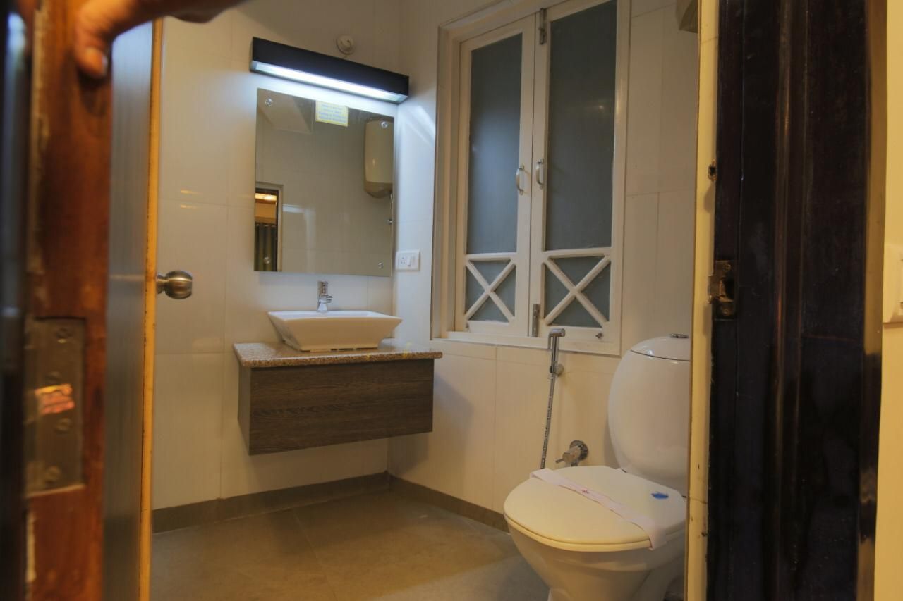 Hotel Dip Palace, Darjeeling Deluxe Room (Back side) 5