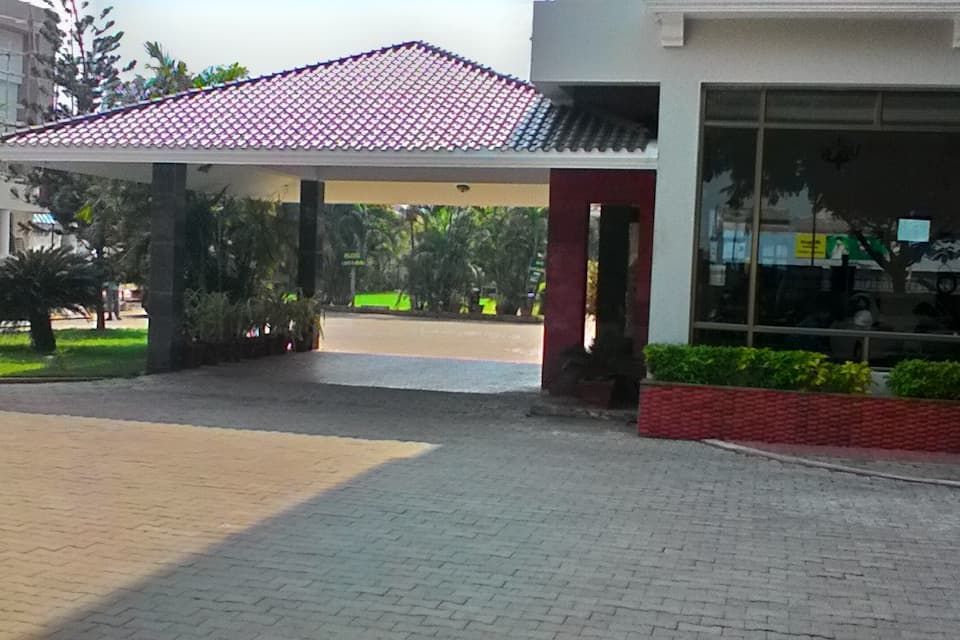 undefined Gayathri Hotel 4