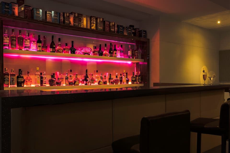 BAR SHOWCASE