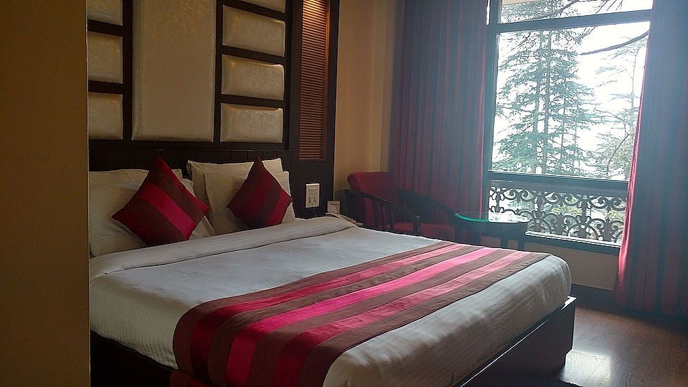 Hotel Southgate Shimla /Zafraan Deluxe Room 3