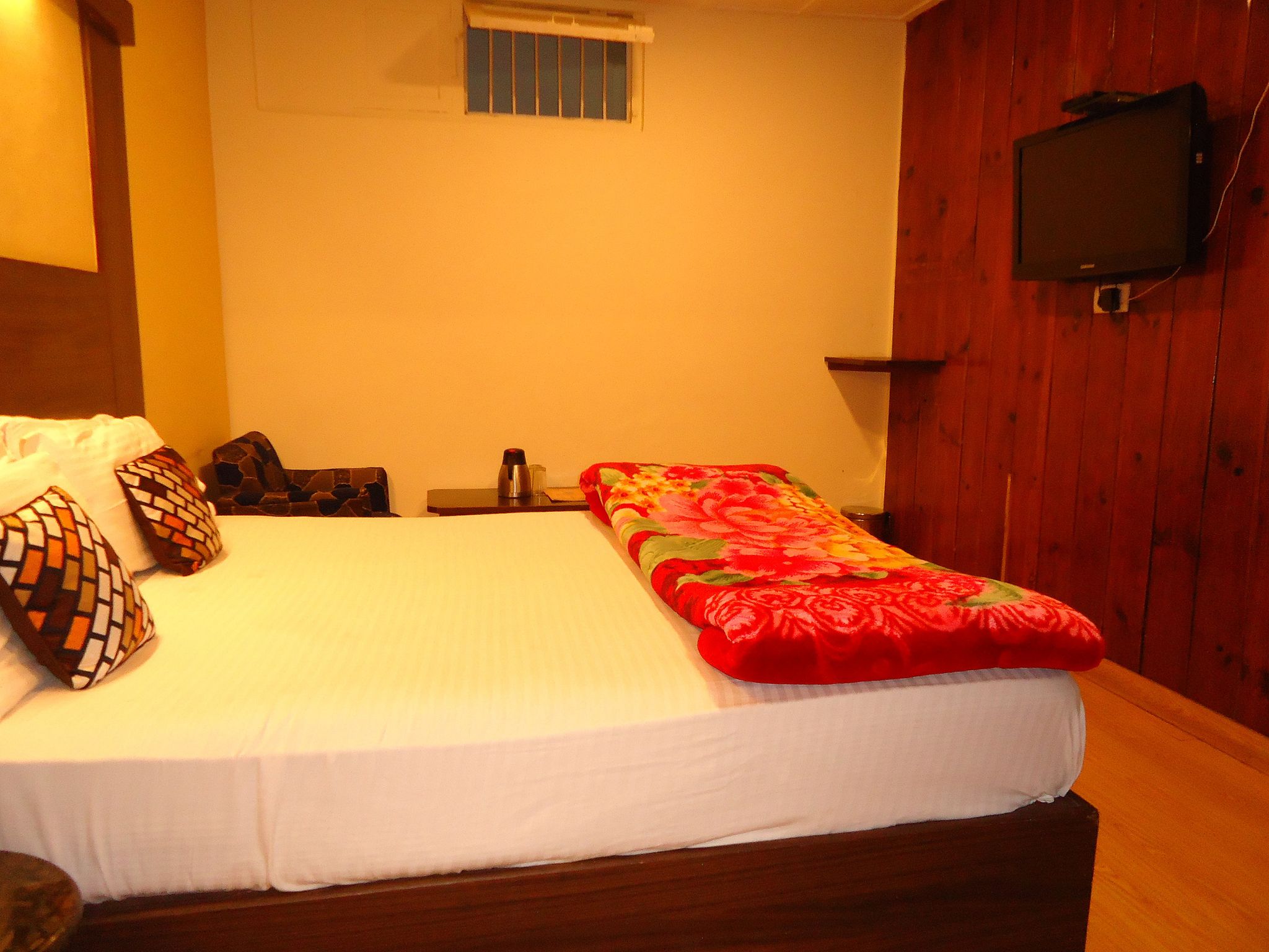 Hotel Dalziel STANDARD COZY ROOM ( ROOM WITHOUT VIEW AND WITHOUT WINDOW. ROOM HAVING ONLY VENTILATOR ) 4