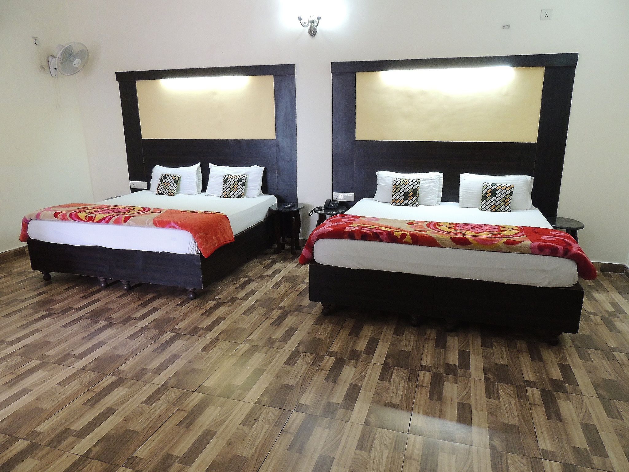 Family Room(BACK SIDE ROOM WITHOUT VIEW )