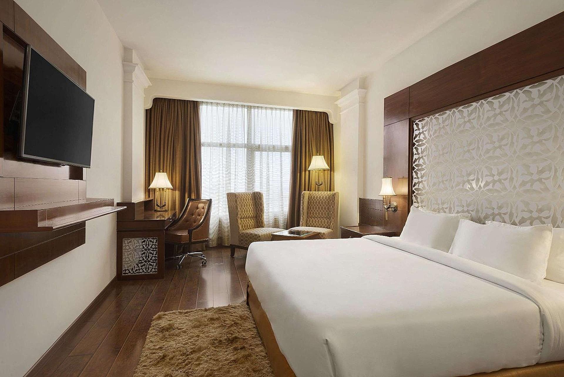 1 King Bed Executive Room - Non-Smoking