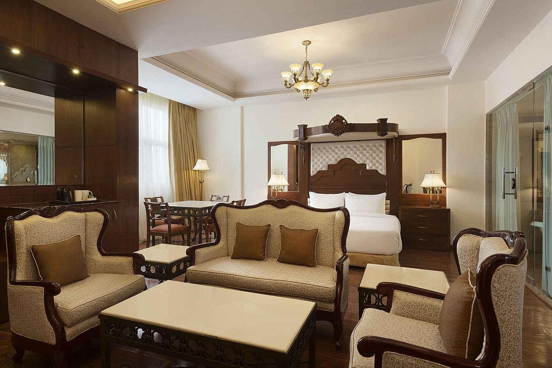 1 King Bed Luxury Suite - Non Smoking