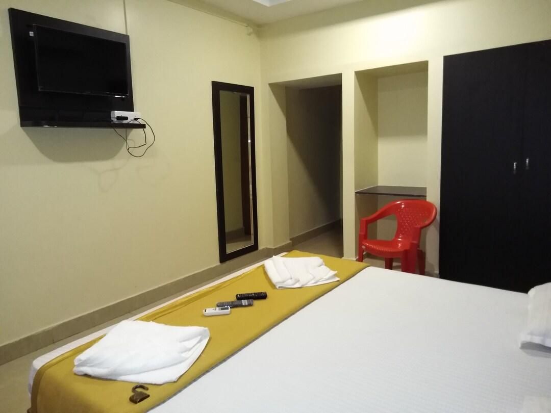 Hotel Anbu International Deluxe Room AC 3