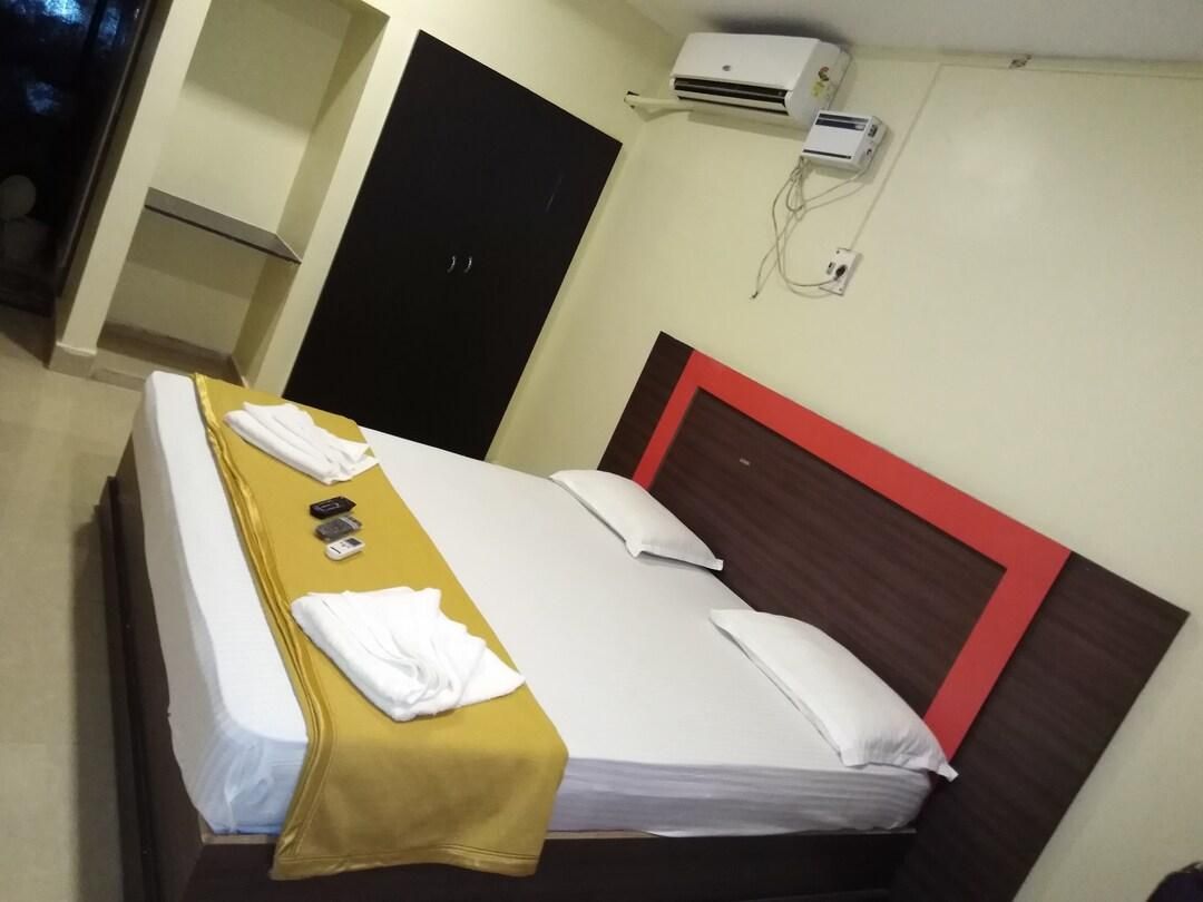 Hotel Anbu International Deluxe Room AC