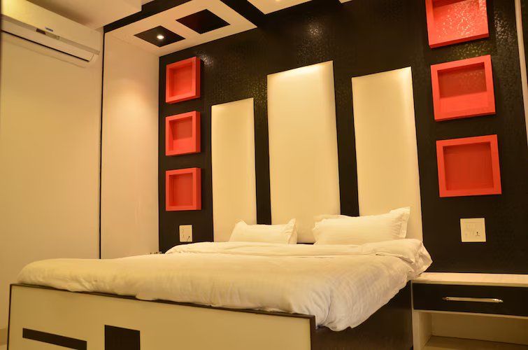 BELLEVUE INN Gold Room