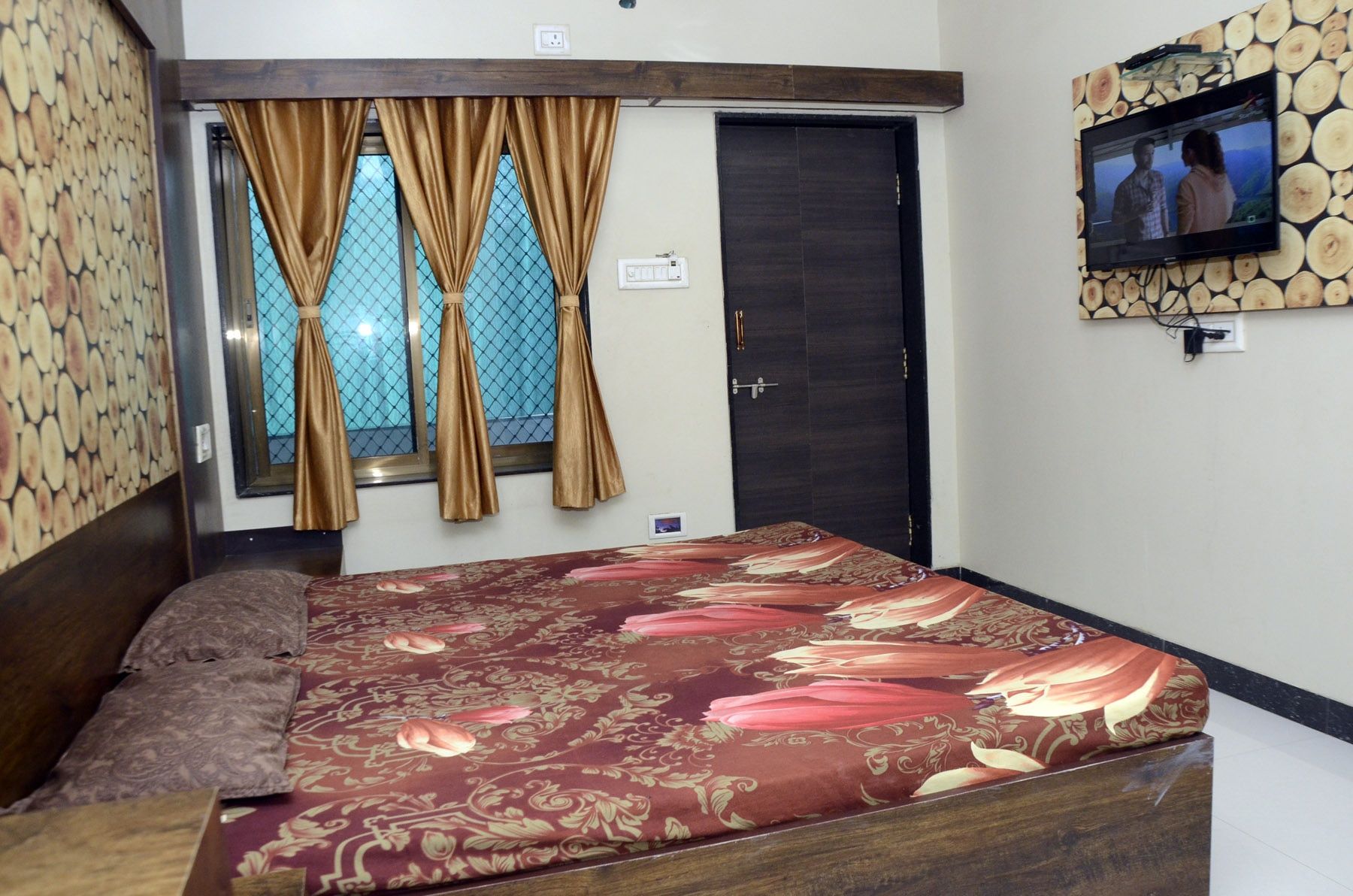 Hotel Sigma 2 Bed Deluxe Non AC Room 8